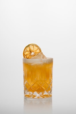 Amaretto Sour Cocktail: Amaretto, Zuckersirup, frischer Zitronensaft.