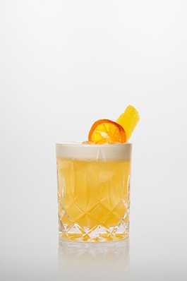 Whiskey Sour: Bourbon Whiskey, frischer Zitronensaft, Zuckersirup.